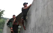 Người dân vùng cao chủ động giúp nhau dựng lại nhà sau bão