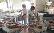 Bé gái đầu tiên ở Italy chào đời từ người mẹ được cấy ghép tử cung