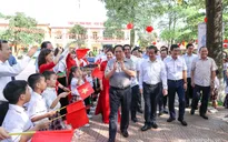 Thủ tướng: Không để bất cứ học sinh nào không được tới trường, không có sách giáo khoa