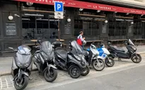 Tranh cãi trước quyết định tăng phí đỗ xe máy chạy xăng tại Pháp
