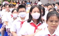 ‘Mong COVID-19 biến mất’, học sinh vui mừng với lễ khai giảng trực tiếp