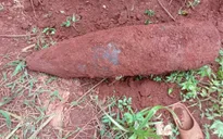 Phát hiện đầu đạn pháo 175mm trong vườn nhà dân ở Bình Phước