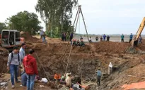 Đồng Tháp vẫn chưa thể nhổ trụ bê tông giải cứu cháu bé