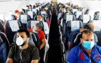 WHO khuyến nghị hành khách đeo khẩu trang khi biến thể COVID-19 mới lây lan