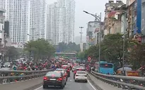 Xe cộ xếp dài hàng chờ xuống Ngã Tư Sở trong ngày thông xe vành đai 2