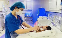 Hy hữu: Bé gái sinh non bị thủng ruột trong thời kỳ bào thai