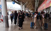 Bà con Việt kiều về quê đón Tết Quý Mão 2023