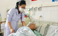 Rút hơn 1 lít dịch mủ cứu sống bệnh nhân bị tràn mủ màng phổi nguy kịch