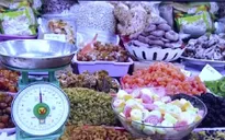 Thị trường bánh kẹo Tết: Tràn lan hàng ngoại không nhãn mác