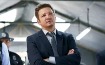 Bạn bè tiết lộ tình trạng thật Jeremy Renner sau tai nạn kinh hoàng