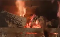 Khói củi đe dọa sức khỏe và môi trường tại Anh
