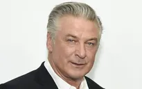 Alec Baldwin và nhân viên phụ trách vũ khí phim "Rust" đối mặt với cáo buộc ngộ sát