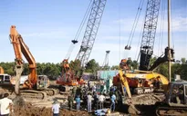 Vụ bé trai rơi xuống trụ bê tông: Phát sinh khó khăn, nỗ lực cứu hộ trong hôm nay
