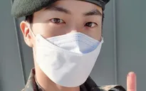 Jin (BTS) chia sẻ hình ảnh mới sau khi kết thúc kỳ huấn luyện cơ bản