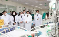 Thủ tướng Phạm Minh Chính thăm, động viên y bác sĩ và người bệnh ngày 30 Tết