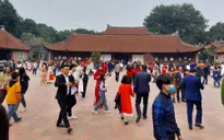 Người dân ồ ạt đổ về các điểm du xuân ở Hà Nội