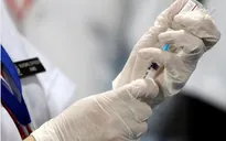 Mỹ: FDA đề xuất chuyển sang tiêm vaccine COVID-19 hàng năm