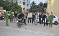 Khởi tố 11 thanh thiếu niên tụ tập đi xe mô tô lạng lách, đánh người, cướp tài sản