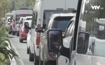 Ùn tắc do tăng nóng ô tô ở thành phố du lịch