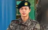 Jin (BTS) được nghỉ ngơi thêm sau chiến thắng trong cuộc thi tài năng tại quân ngũ