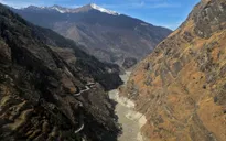 Gần 200 người ở thị trấn Himalaya sơ tán sau khi nhà xuất hiện vết nứt