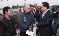 Chủ tịch Quốc hội Vương Đình Huệ thăm, chúc Tết ngư dân tỉnh Quảng Bình