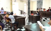 Trục xuất cụ bà 86 tuổi vận chuyển trái phép vàng, USD qua biên giới