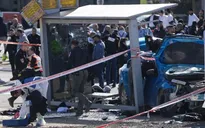 Tấn công khủng bố ở Jerusalem: Ô tô lao vào trạm xe bus khiến 2 người tử vong