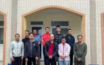 Tạm giữ 10 đối tượng đánh bạc ở bãi tập kết rau quả