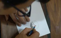 Người trẻ khởi nghiệp bằng mô hình tái chế gỗ vụn