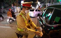 CSGT tuần tra trên đường để kiểm tra nồng độ cồn lưu động