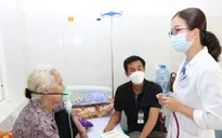 Phòng bệnh viêm phổi ở người già