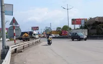 Bất chấp biển cấm, hàng loạt xe máy vẫn đi vào cao tốc TP Hồ Chí Minh - Trung Lương