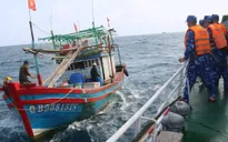 Cứu hộ kịp thời một ngư dân bị tai biến trên biển