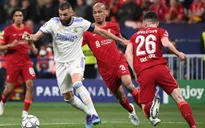 Cổ động viên Liverpool đốt pháo hoa phá giấc ngủ của Real Madrid