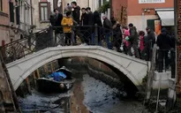 Kênh ở Venice cạn kiệt, Italy đối mặt với đợt hạn hán mới