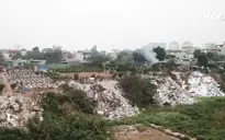 Lấn sông Hồng bằng... phế thải xây dựng