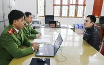 Tạm giữ đối tượng trồng hơn 1.300 cây thuốc phiện trong vườn nhà