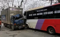 Xe tải va chạm xe khách trên Quốc lộ 2, 7 người thương vong