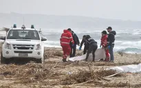 Chìm thuyền ngoài khơi Italy, 59 người di cư thiệt mạng