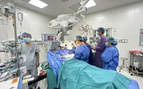 Xuyên đêm nối cánh tay đứt rời cho nam bệnh nhân bị tai nạn lao động