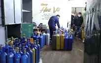 "Cửa hàng quần áo" bán khí cười khắp Hà Nội, thu 10 triệu đồng/ngày
