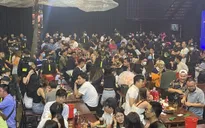 Đột kích quán bia, đưa hơn 400 người về trụ sở công an
