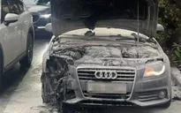 Xe Audi bốc cháy dữ dội trên đường phố Hà Nội