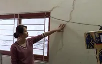 Thi công đường quốc lộ gây nứt hàng trăm nhà dân