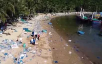Rác thải nhựa đe dọa nhiều vùng vịnh trong xanh ở Phú Yên