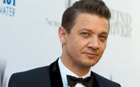 Jeremy Renner tiếp tục vật lý trị liệu tại nhà hậu tai nạn kinh hoàng