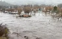 California đối phó với mưa lớn, lũ lụt trong cơn bão “sông khí quyển” mới nhất