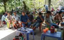 Bắt quả tang chủ quán nước tổ chức cá độ với nhà cái tại Campuchia