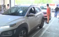 Cảnh sát giao thông hỗ trợ các trung tâm đăng kiểm ở Hà Nội